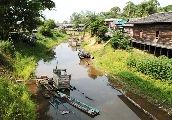 Foto: Cilts sievietes un saldūdens delfīnu meklējumi Borneo